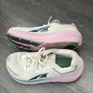 ALTRA women’s via Olympus 2 shoes